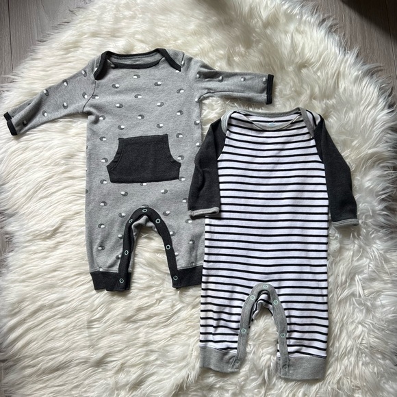 2 Baby Boys 0-3 months Cloud Island Rompers Gray Hedgehog Ebony/White Stripes - Picture 1 of 7